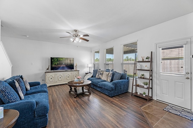 living area featuring dark wood-type flooring and a ceiling fan