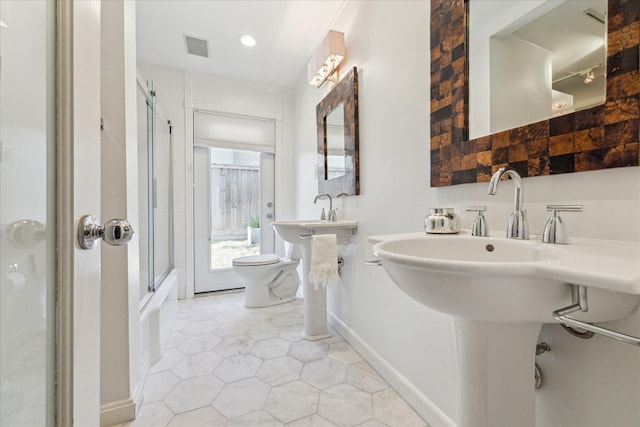 full bath with baseboards, visible vents, shower / bath combination with glass door, tile patterned flooring, and toilet