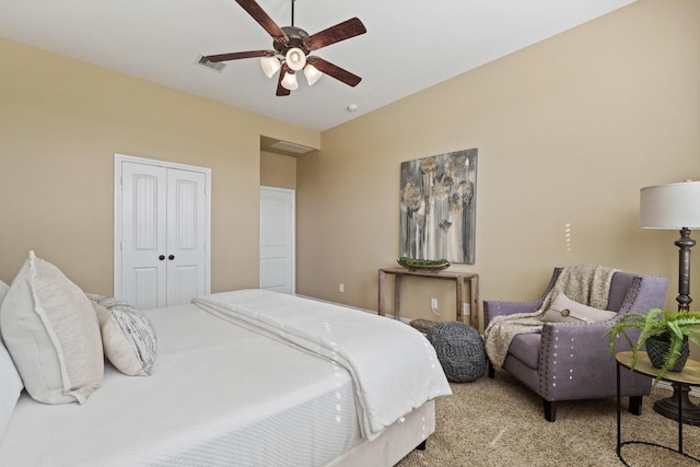 bedroom featuring a ceiling fan, visible vents, and a closet