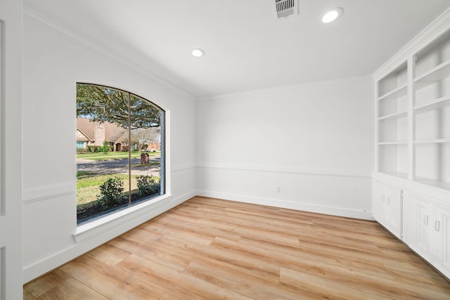 unfurnished room with visible vents, baseboards, recessed lighting, light wood-style floors, and crown molding