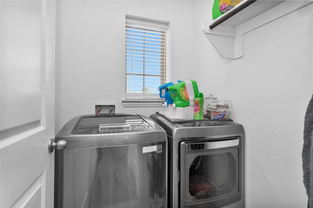 118 Emory Birch Dr, Montgomery, TX 77316 - clothes washing area with laundry area and independent washer and dryer