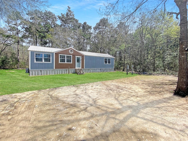 manufactured / mobile home with a front yard and entry steps