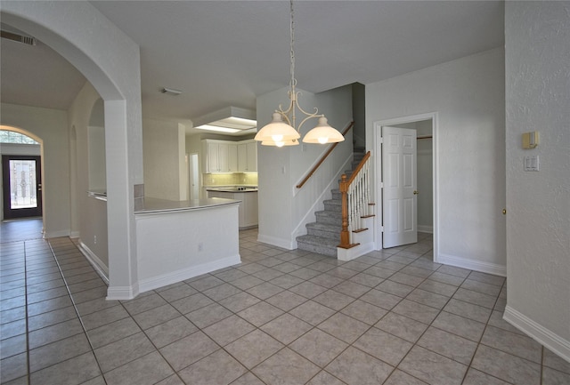 kitchen featuring hanging light fixtures, light tile patterned floors, visible vents, and a chandelier