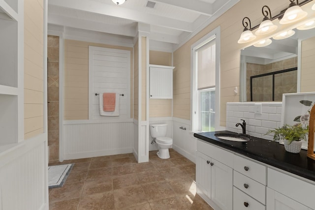 full bath featuring visible vents, beamed ceiling, toilet, a tile shower, and vanity