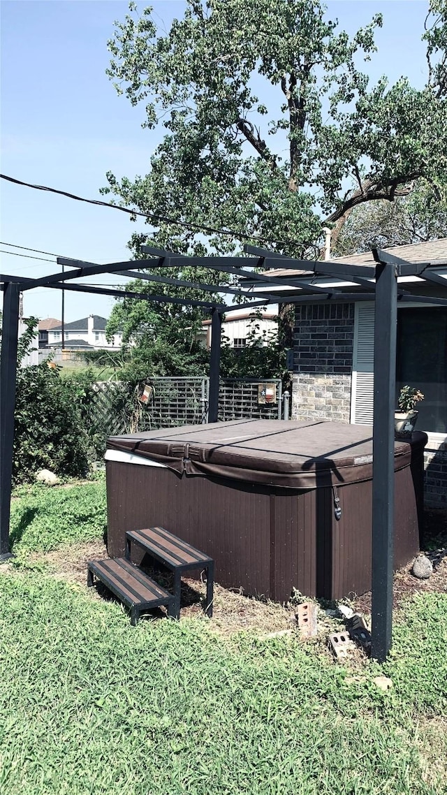 view of yard with a hot tub