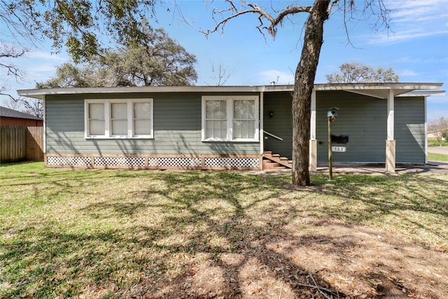 ranch-style home featuring fence, a front yard, and entry steps