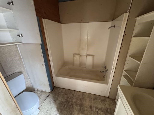 bathroom with vanity, toilet, and washtub / shower combination