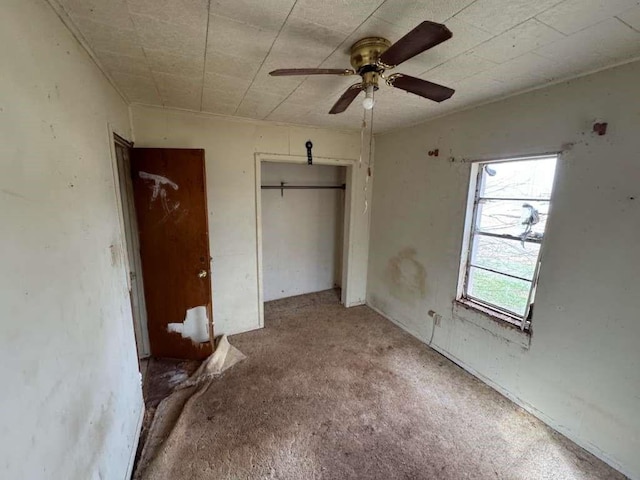 unfurnished bedroom featuring a closet and ceiling fan