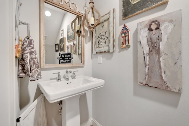 bathroom featuring a sink and baseboards