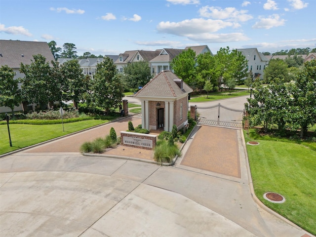 view of front of home featuring a residential view, a front lawn, and a gate