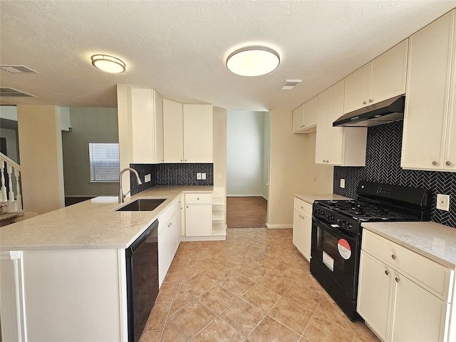 kitchen featuring visible vents, under cabinet range hood, a peninsula, black appliances, and a sink