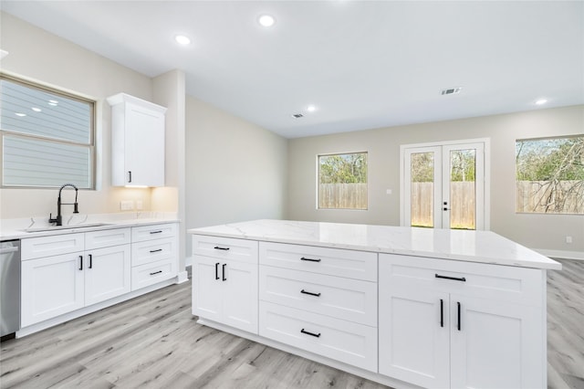 kitchen with a sink, visible vents, recessed lighting, and light wood finished floors