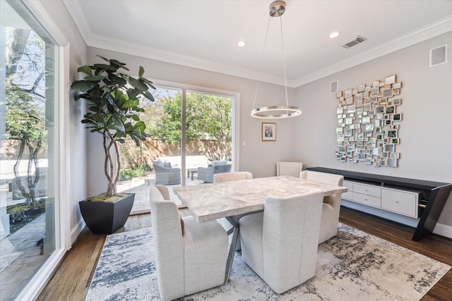 dining space featuring recessed lighting, visible vents, dark wood-type flooring, and ornamental molding