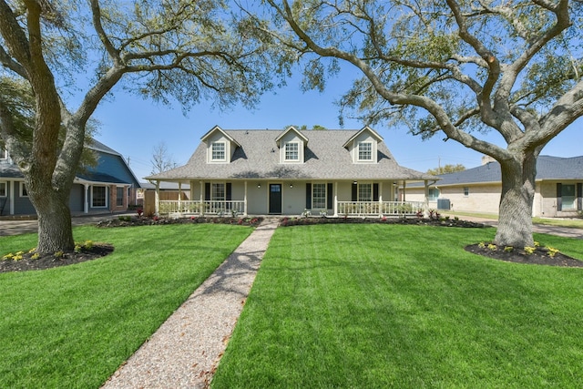 cape cod home featuring stucco siding, a porch, a shingled roof, and a front yard