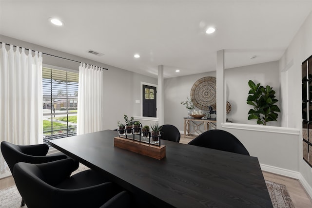 dining area featuring recessed lighting, visible vents, baseboards, and light wood-style floors