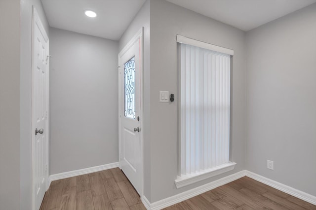 foyer featuring wood finished floors and baseboards