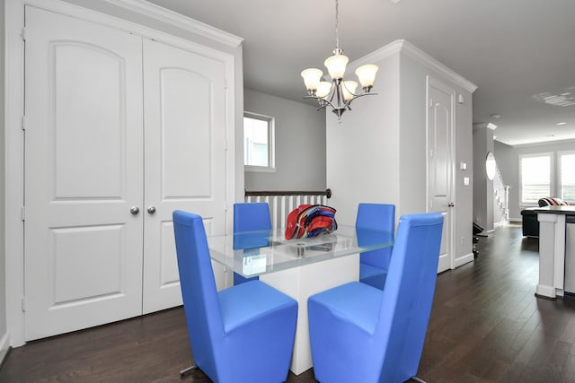 dining room featuring dark wood-style floors, baseboards, and an inviting chandelier