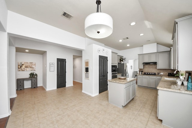 kitchen with visible vents, a kitchen island, gray cabinets, black appliances, and a sink