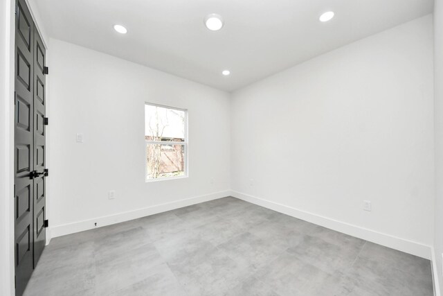 empty room featuring recessed lighting and baseboards