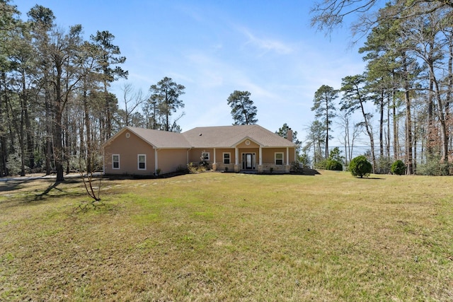 view of front of home featuring a front lawn