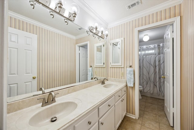 full bathroom featuring a sink, visible vents, toilet, and wallpapered walls