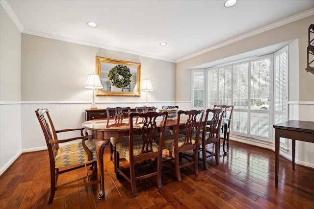 dining area featuring recessed lighting, a wainscoted wall, ornamental molding, and hardwood / wood-style flooring