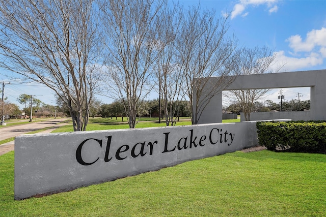 community / neighborhood sign with a lawn