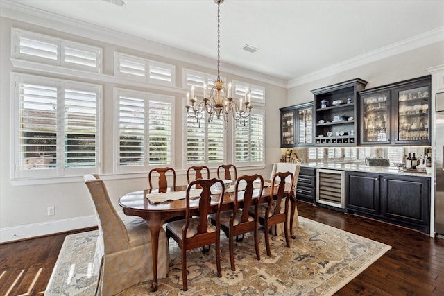 dining room with a notable chandelier, beverage cooler, visible vents, and dark wood-style flooring