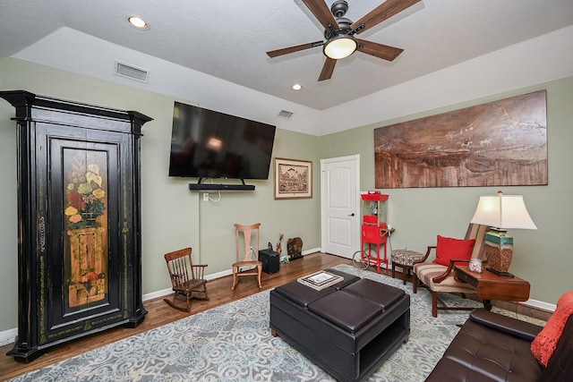 living room featuring visible vents, wood finished floors, recessed lighting, baseboards, and ceiling fan