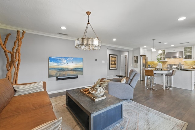 living room featuring crown molding, recessed lighting, and wood finished floors