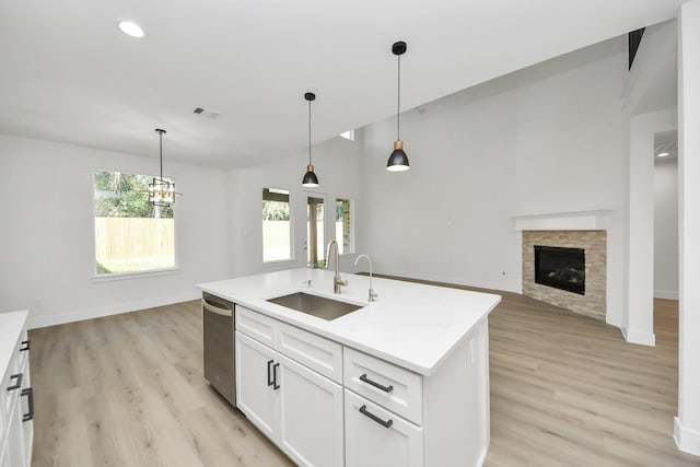 kitchen with visible vents, light wood-type flooring, a sink, open floor plan, and dishwasher