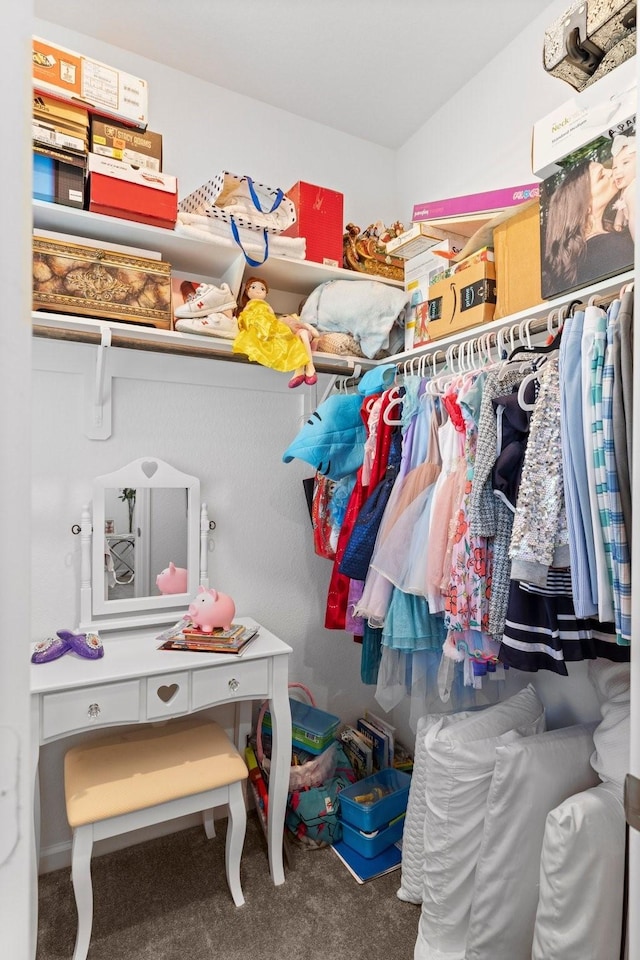 walk in closet featuring carpet