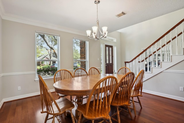 dining area featuring visible vents, baseboards, an inviting chandelier, and wood finished floors