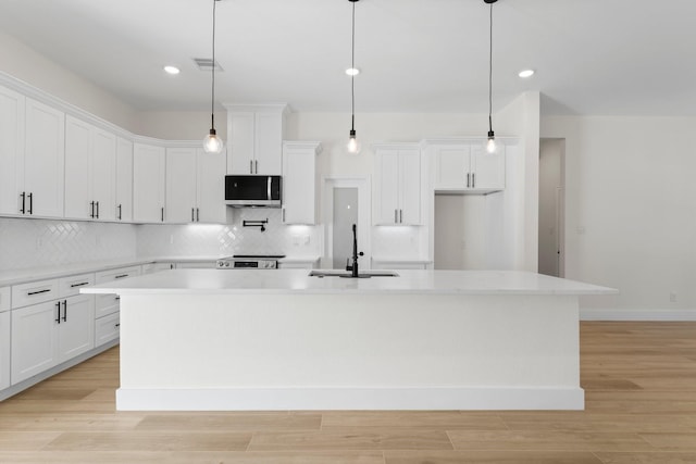 kitchen with visible vents, appliances with stainless steel finishes, light wood-style floors, and a sink