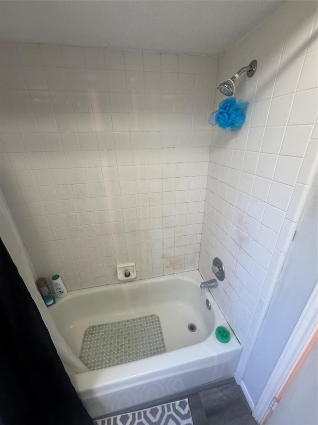 full bathroom featuring shower / bath combo with shower curtain