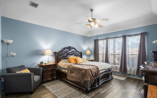 bedroom featuring dark wood-style floors, visible vents, and ceiling fan