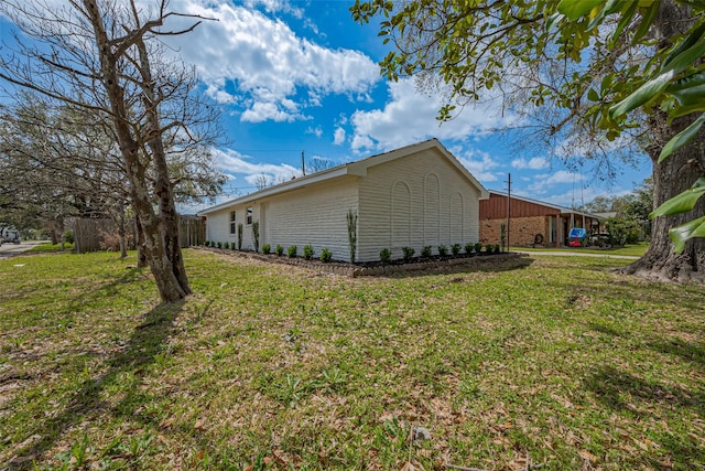 view of side of property featuring a lawn