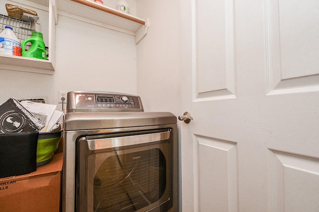 washroom with laundry area and independent washer and dryer