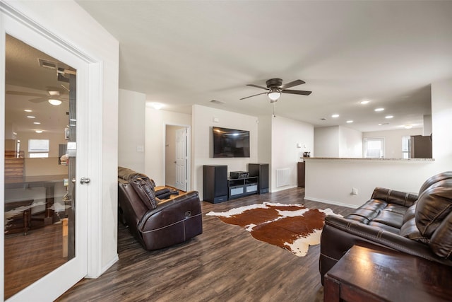 living room with dark wood-type flooring, recessed lighting, a ceiling fan, and visible vents