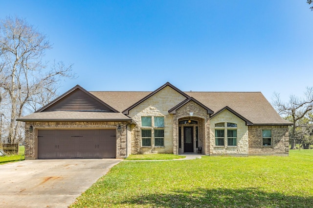 view of front of home featuring driveway, brick siding, a front yard, and a shingled roof