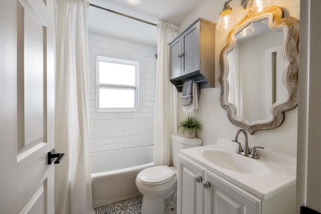 full bath with toilet, vanity, and shower / bathtub combination with curtain