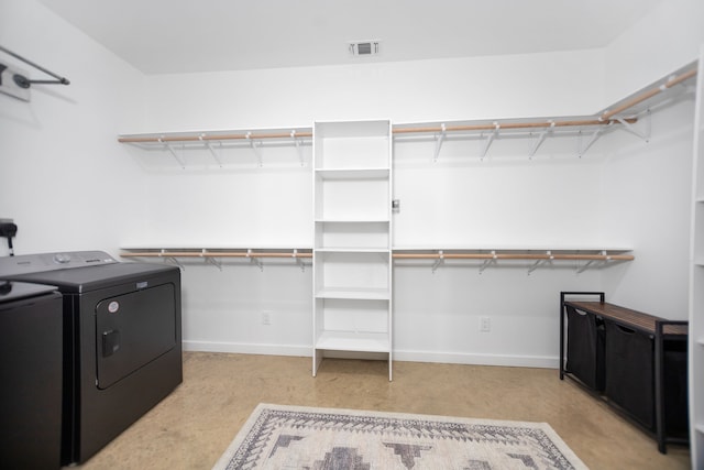 spacious closet featuring visible vents and washer and clothes dryer