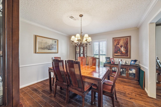 dining room with crown molding, dark wood-style floors, visible vents, and a chandelier