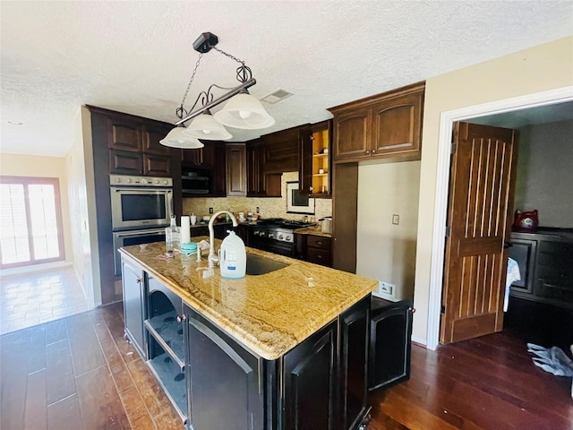 kitchen featuring visible vents, stainless steel double oven, open shelves, dark wood-style flooring, and a sink