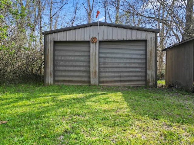 view of detached garage