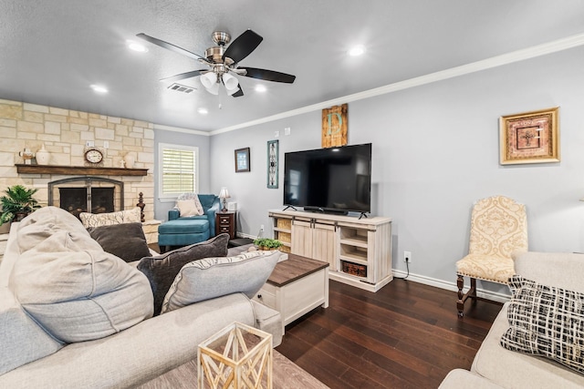 living room with visible vents, baseboards, ornamental molding, a ceiling fan, and dark wood-style flooring