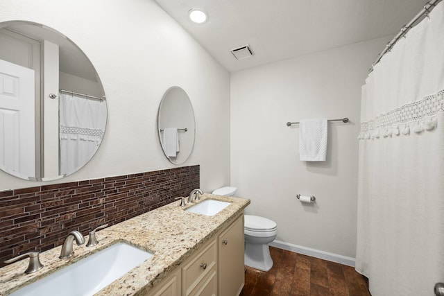 full bathroom featuring a sink, visible vents, tasteful backsplash, and wood finished floors