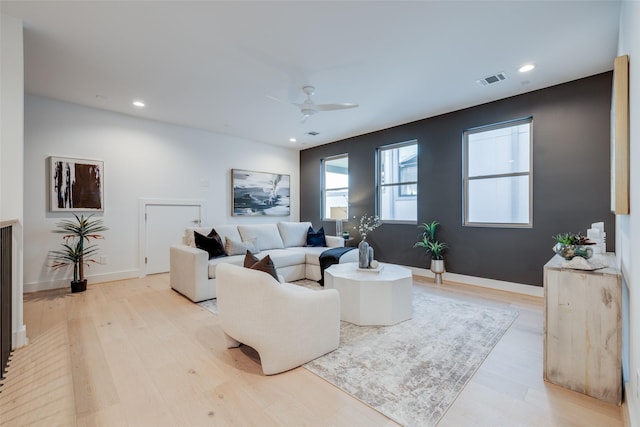 living room featuring recessed lighting, light wood-style floors, baseboards, and ceiling fan