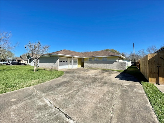 view of front of home featuring a front lawn, an attached garage, fence, and concrete driveway