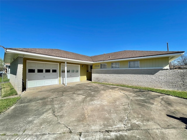 view of front of house featuring a fenced front yard, brick siding, and an attached garage